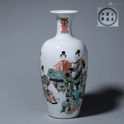 A multicolored figure porcelain yuhuchunping