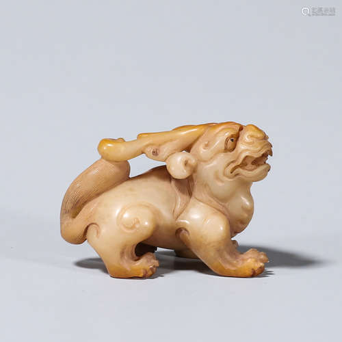 A Shoushan stone carved pixiu ornament