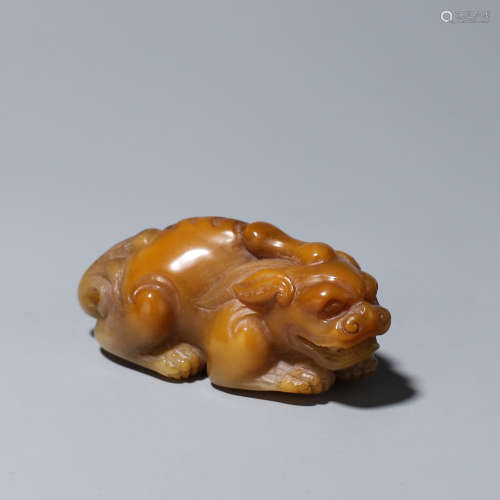 A Tianhuang stone carved pixiu ornament