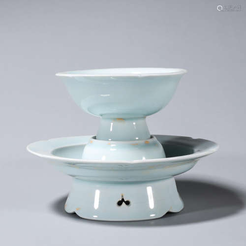A Hutian kiln celadon glazed porcelain cup holder