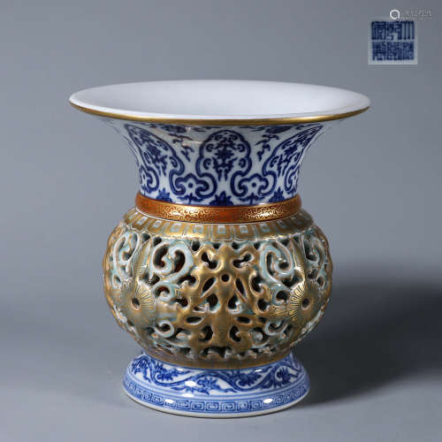 A blue and white hollowed out gilt porcelain beaker vase