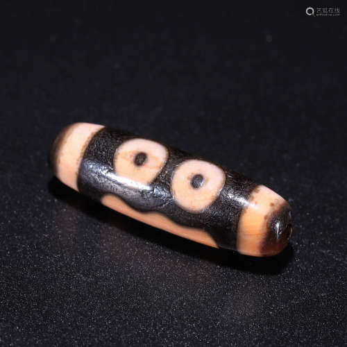 An agate three-eyed dzi bead