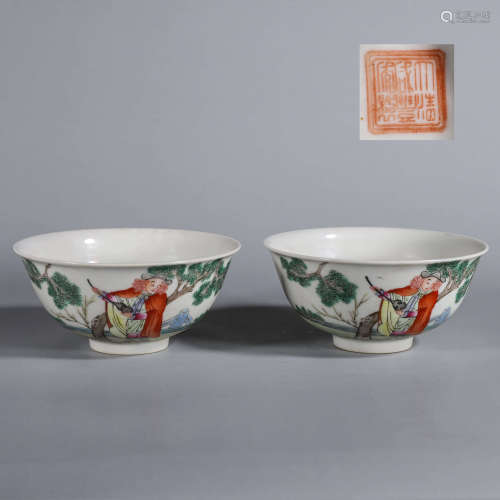 A pair of famille rose figure porcelain bowls