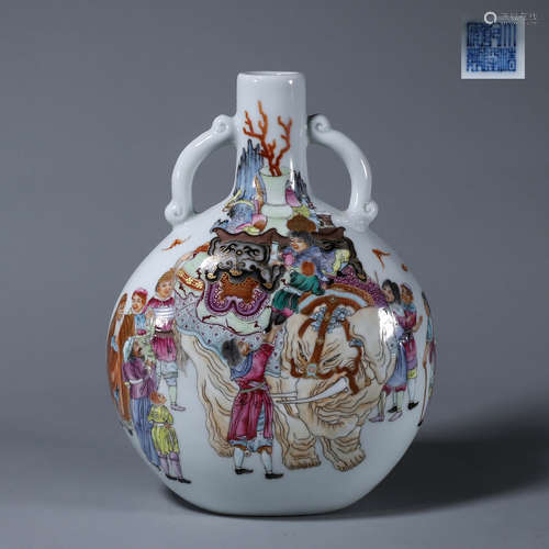 A famille rose elephant porcelain flask