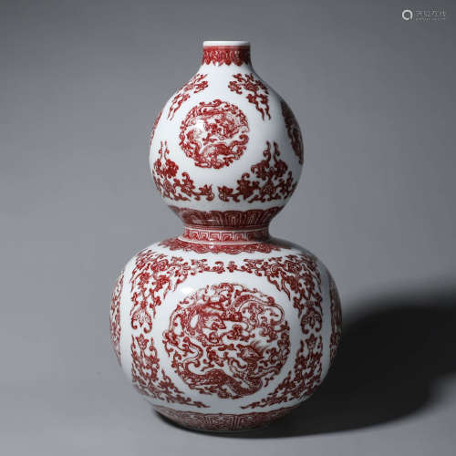 A red glazed dragon porcelain gourd-shaped vase