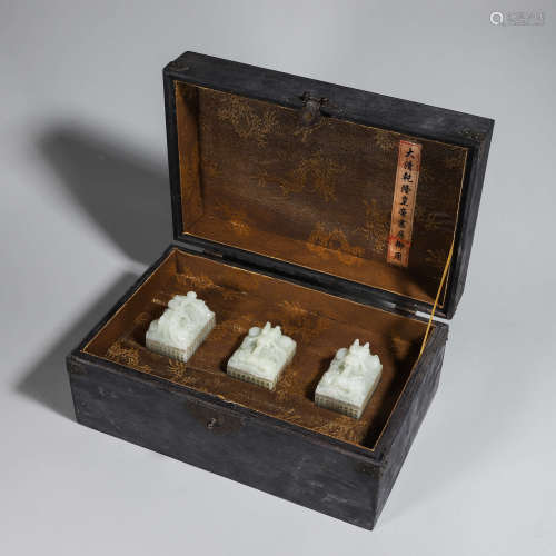 A set of Hetian jade carved dragon seals with a wooden box