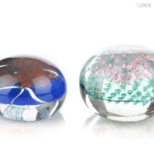 Zwei Paperweights. Volkhard Precht, Lauscha. 1985/1987.Volkh...