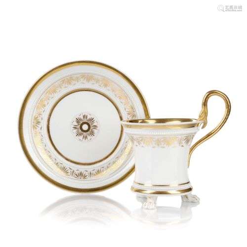 Schwanenhenkeltasse mit Untertasse. KPM Berlin. Um 1830– 184...