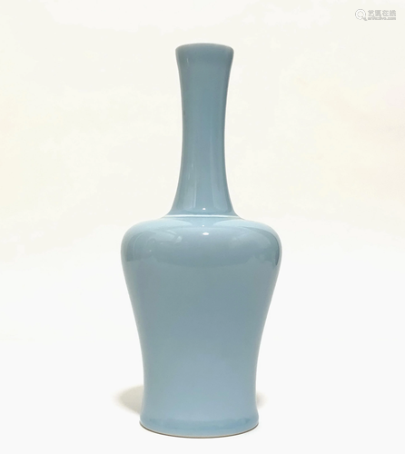 Chinese Fen Qing vase