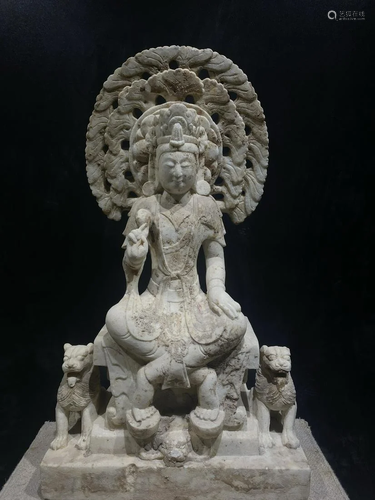 A Stone Carved Seated Guanyin Statue