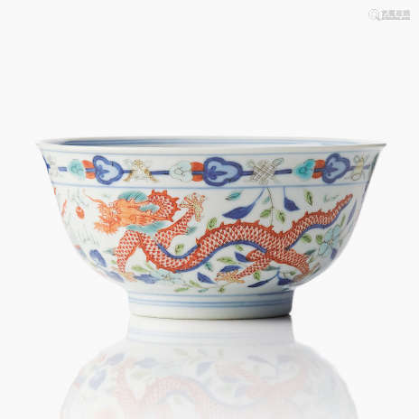 A Chinese wucai ‘Dragon and Phoenix’ bowl