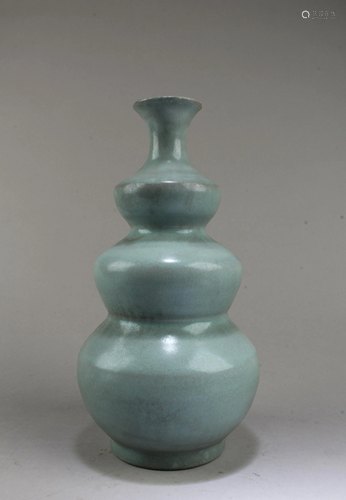 Chinese Ruyao Vase