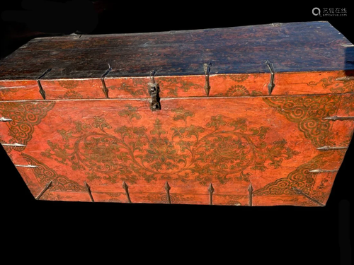 A 18th century Storage Chest of cloth, wood and metal