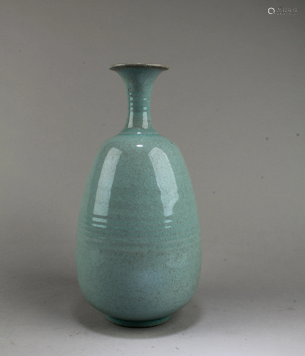 Chinese Ruyao Vase