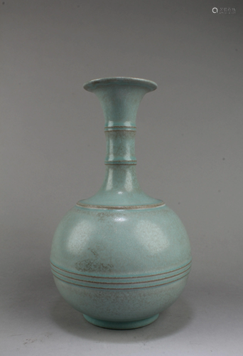 Chinese Ruyao Vase