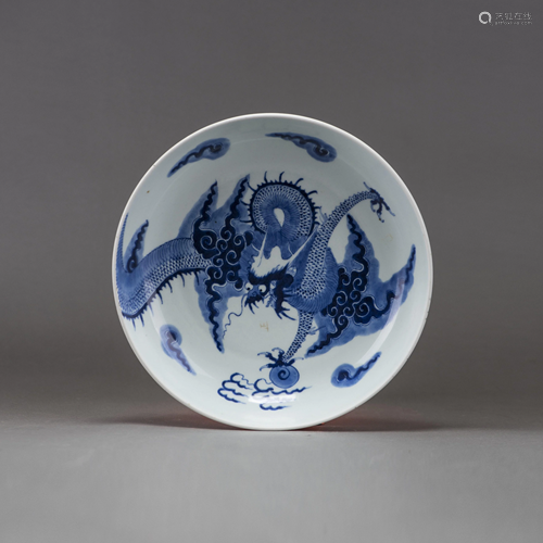 A CHINESE BLUE AND WHITE 'DRAGON' DISH