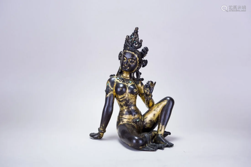 A GILT BRONZE FIGURE OF GUANYIN