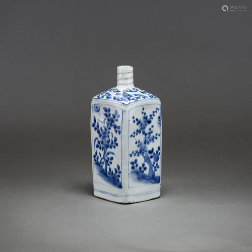 A CHINESE BLUE AND WHITE SQUARE VASE