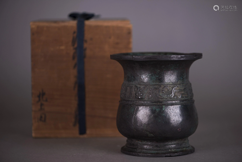 A BRONZE VASE WITH JAPANESE WOOD BOX