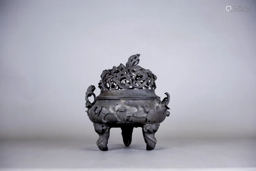 A BRONZE TRIPOD CENSER WITH COVER, XUANDE MARK