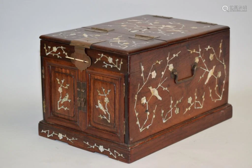 Qing Chinese Mother-of-Pearl Inlay Hongmu Jewelry Box