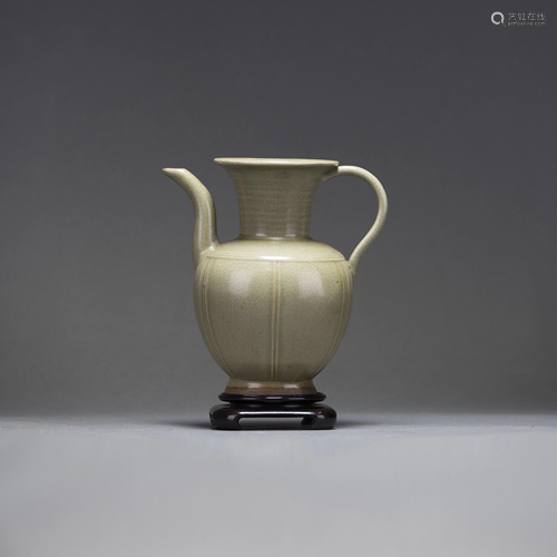 A CHINESE YUEYAO EWER WITH STAND