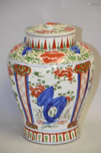 Chinese Porcelain Blue and White Wucai Covered Jar