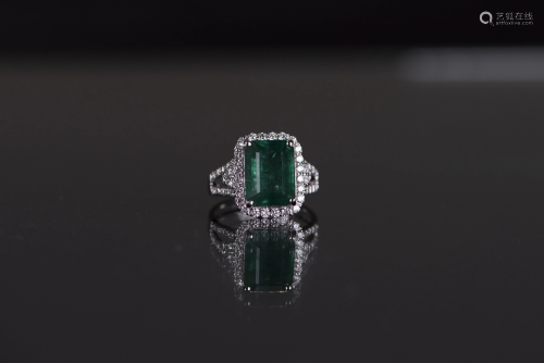 5.88 CT EMERALD & 0.89 CTS DIAMOND RING, WITH AIG/AGL