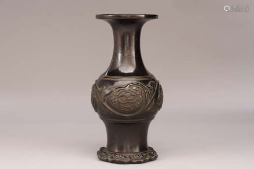 銅草花紋花瓶