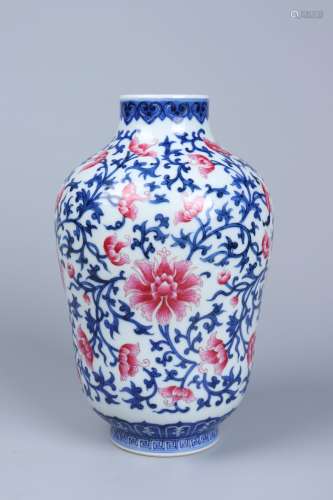 chinese blue and white porcelain lantern-shaped vase
