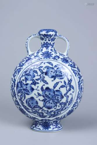 chinese blue and white porcelain moonflask