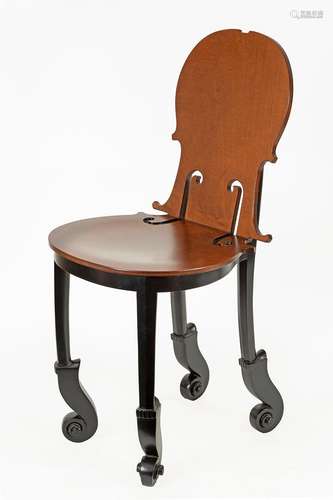 D'après Fernandez ARMAN (1928-2005)Chaise violonChaise en bo...