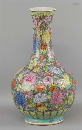 Un vase à décor de millefiori, Chine, milieu du 20e siècle, ...