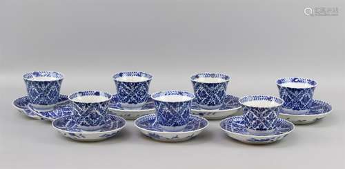 Ensemble de 7 tasses et soucoupes de style kangxi, Chine, 19...