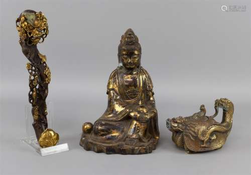 Een boeddha beeld, een ruyi scepter en een theepotje, China,...