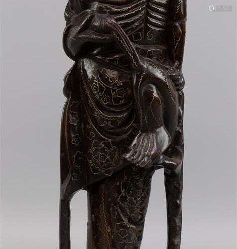 Statue en bois d'un immortel, incrustée de fils d'argent, Ch...