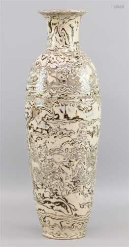 Un vase de style marbre Cizhou, Chine, porcelaine (A). h. 42...
