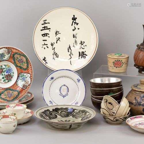 Un lot de divers, principalement de la porcelaine chinoise e...