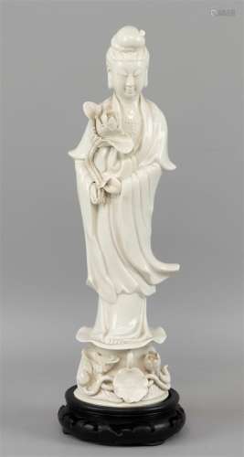 Sculpture en blanc de Chine de Guanyin, Chine, porcelaine, s...