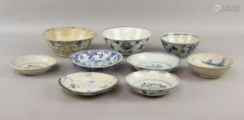 Trois bols et neuf plats, Chine, Ming, XVIe siècle, porcelai...