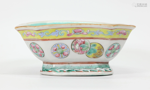 Chinese 19 C Octagonal Famille Rose Porcelain Bowl