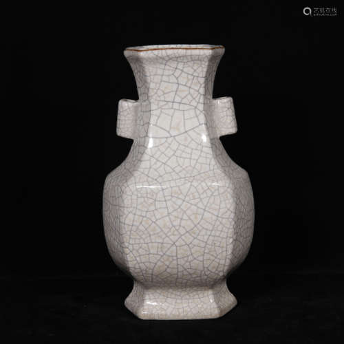 Qing Ge glaze porcelain vase