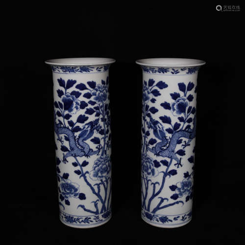 A pair of Qing blue and white dragon pattern porcelain tube ...
