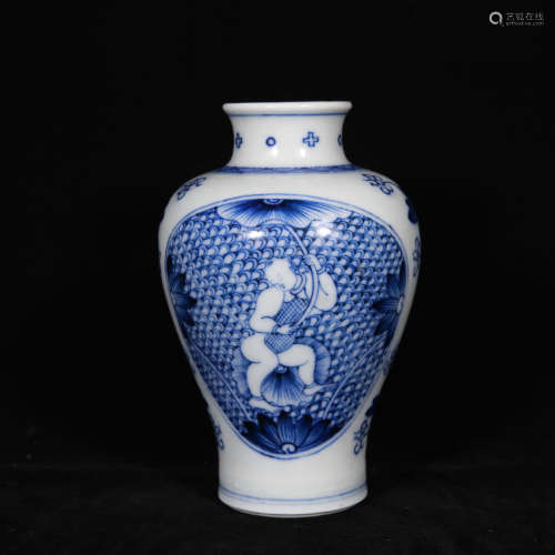 Qing kangxi style blue and white porcelain vase