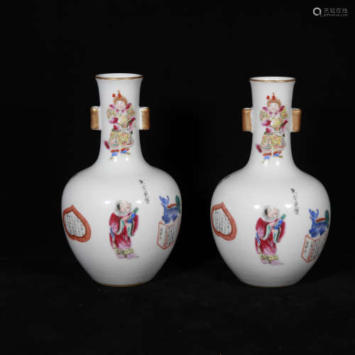 A pair of Qing daoguang style famille rose porcelain vases