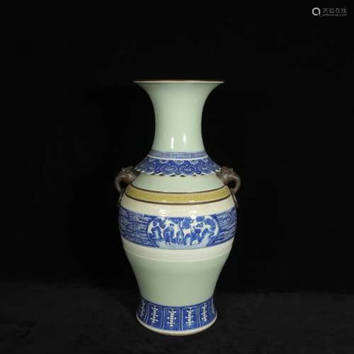 Qing qianlong style elephant ear porcelain bottle