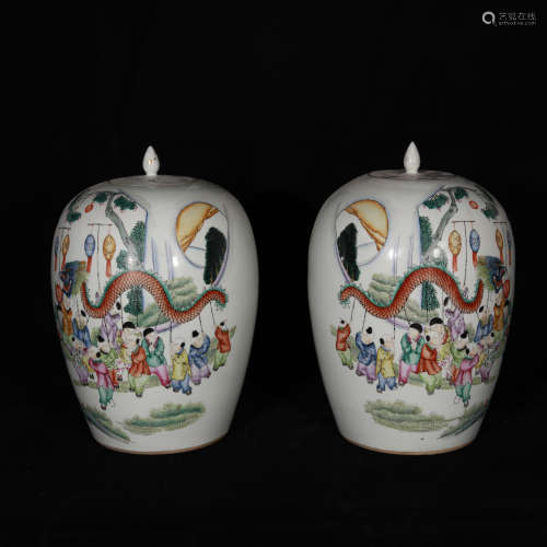 A pair of Min Guo famille rose porcelain jars
