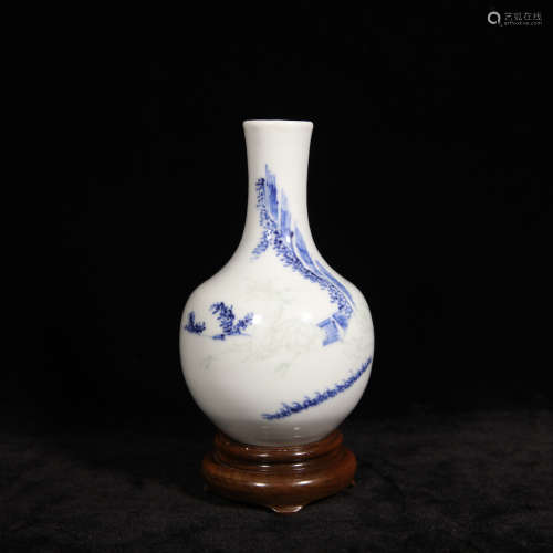 Qing qianlong style blue and white porcelain vase
