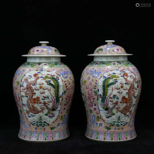 A pair of Qing xianfeng stle famille rose porcelain jars