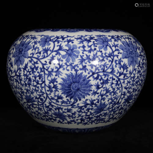 Qing kangxi style blue and white porcelain jar